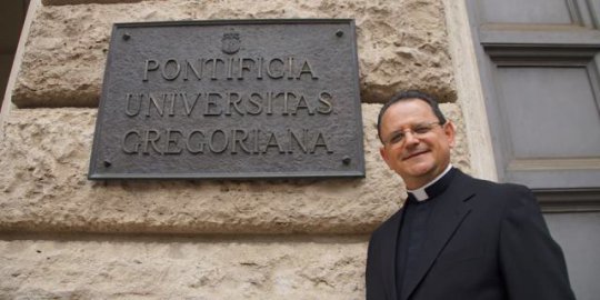 Padre Geraldo Reis Maia, reitor do Col?gio Pio Brasileiro.
