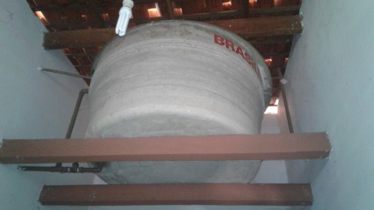 Telha de escola feita de amianto, material cancer?geno 