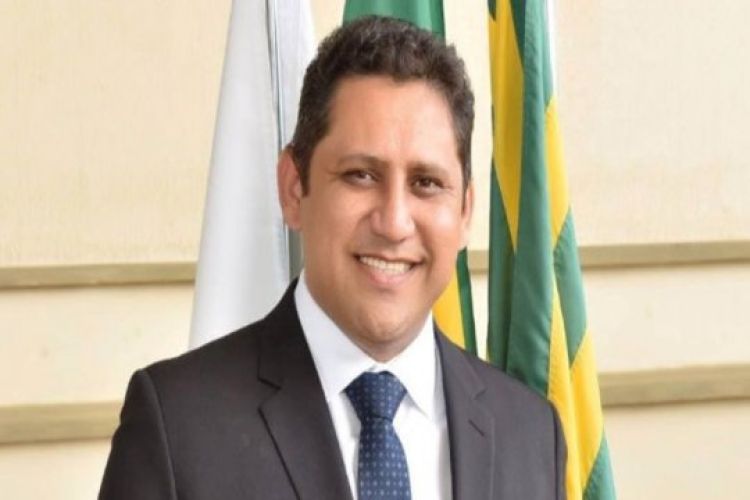 Com Informações:  Meio Norte