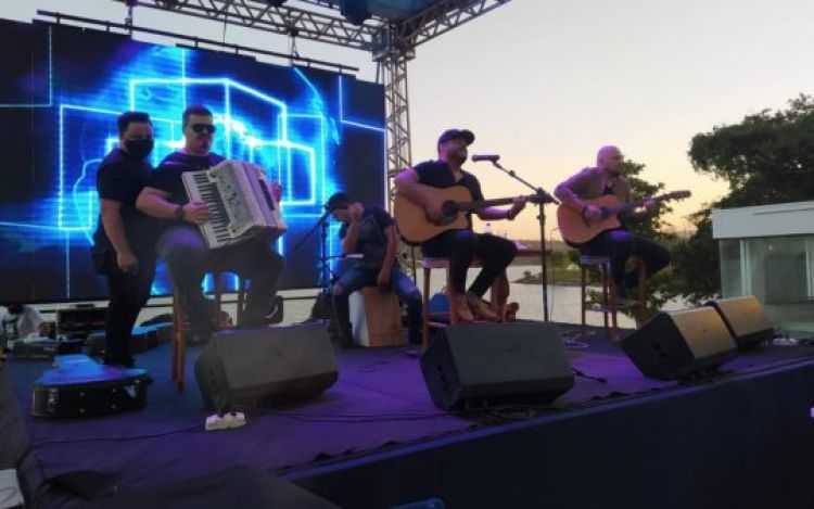 Com Informações: Isto é 