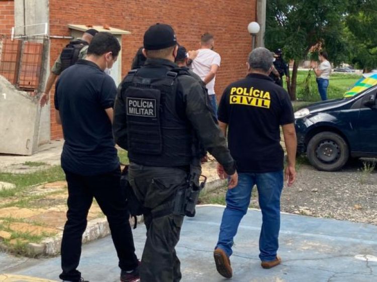 Com Informações: GP1