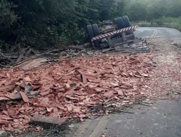 Com Informações: Mural da Vila