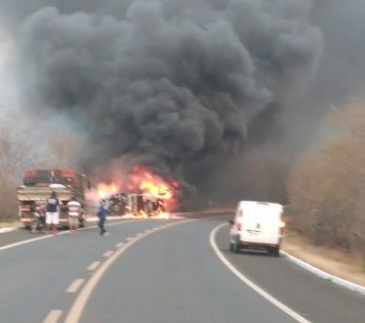 Com informações: Mural da vila