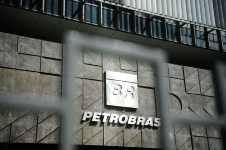 Sede da Petrobras, no Rio de Janeiro...

Leia mais no texto original: (https://www.poder360.com.br/economia/petrobras-lucro-cai-146-no-2o-trimestre-para-r-316-milhoes/)
© 2022 Todos os direitos são reservados ao Poder360, conforme a Lei nº 9.610/98. A publicação, redistribuição, transmissão e reescrita sem autorização prévia são proibidas.
