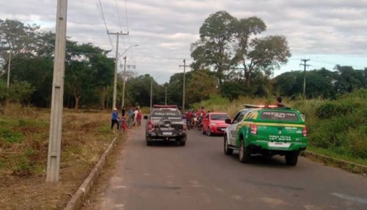 Polícia faz buscas na região. Fonte: G1