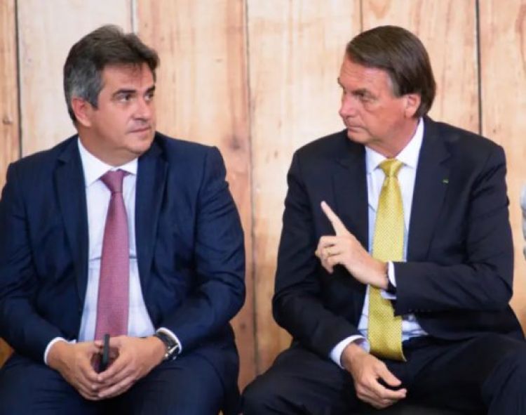 O ministro-chefe da Casa Civil, Ciro Nogueira, e o presidente Jair Bolsonaro Andressa Anholete/Getty Images 

Leia mais em: https://veja.abril.com.br/coluna/radar/em-ato-falho-bolsonaro-chama-ciro-nogueira-de-meu-presidente/