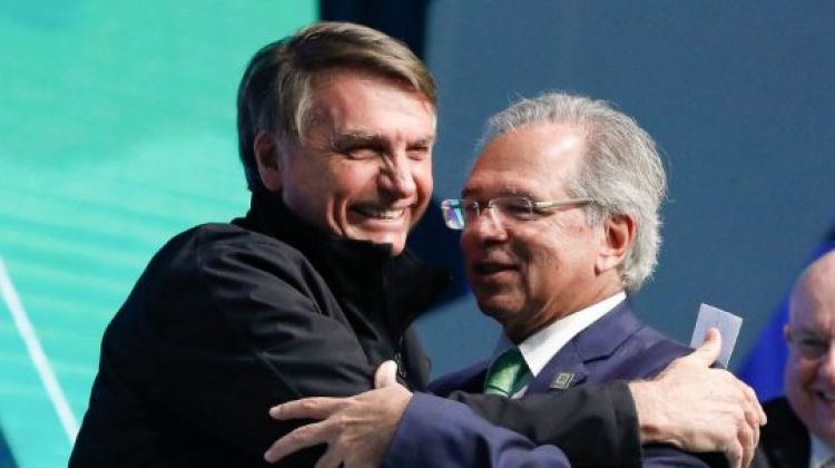 Guedes e Bolsonaro querem deixar salário mínimo e aposentadoria sem correção pela inflação.
Créditos: Foto: Alan Santos/PR