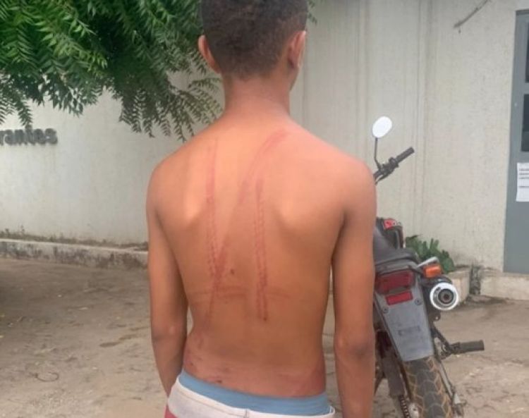 Homem teria levado o menino à força e o agredido com chicote - Foto: Portal B1