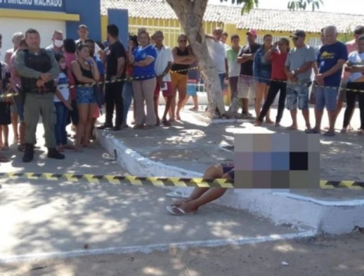Homem é assassinado a tiros na porta de escola em Luís Correia-PI - Imagem: Reprodução/WhatsApp