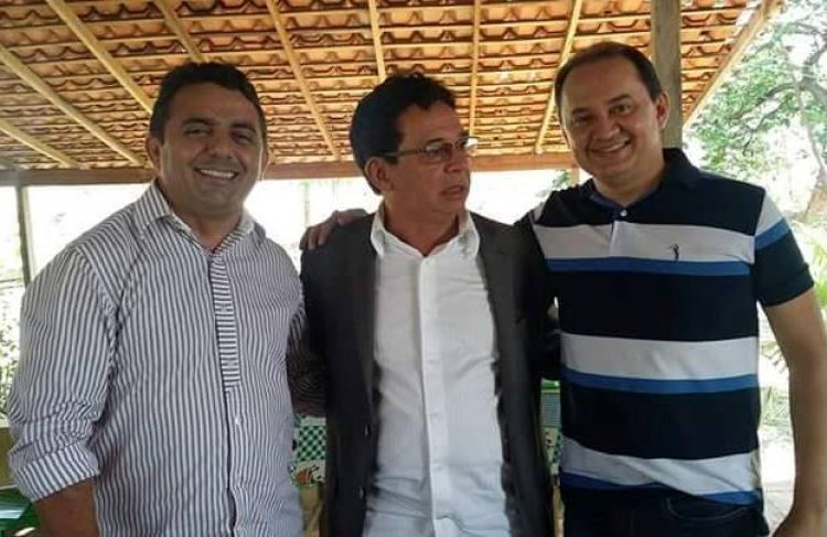 NA FOTO: Edvaldo ao centro ladeado pelo Secretário de Educação, professor Ribinha e pelo Secretário de Saúde, Marcelo Miranda