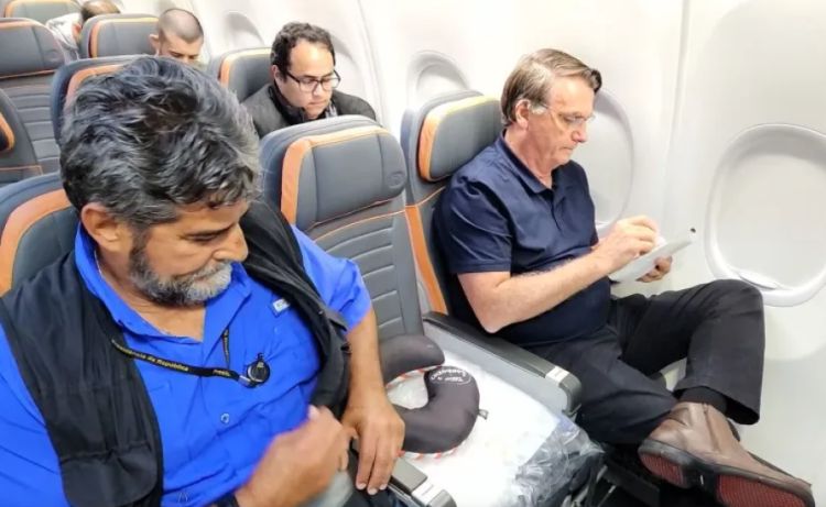 Bolsonaro chega ao Brasil após três meses nos Estados Unidos Reprodução CNN