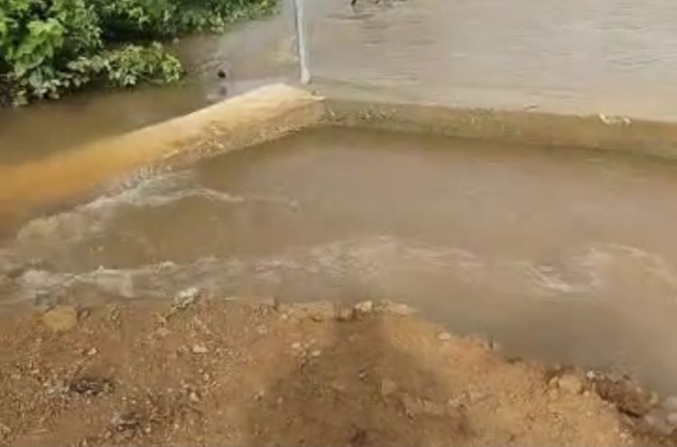 Foto: Passagem rompida nas primeiras chuvas