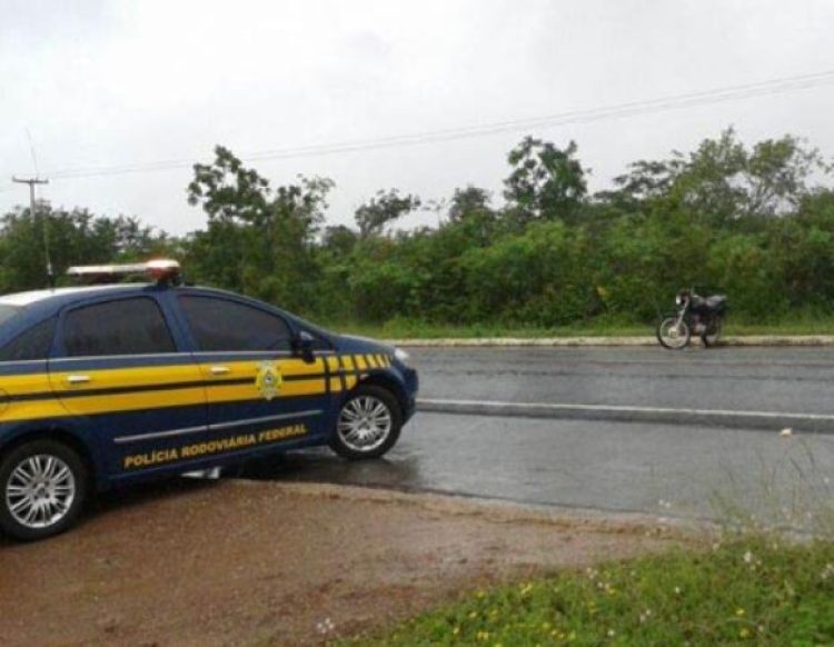 Foto de blitz da PRF em Piracuruca em outra data. Meramente ilustrativa