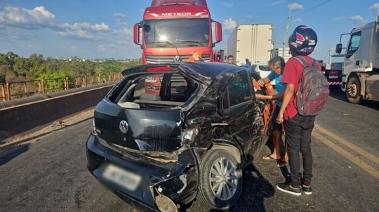 Colisão na ponte do Tancredo Neves provoca congestionamento em Teresina; pelo menos um ferido — Foto: Roberto Araujo/g1