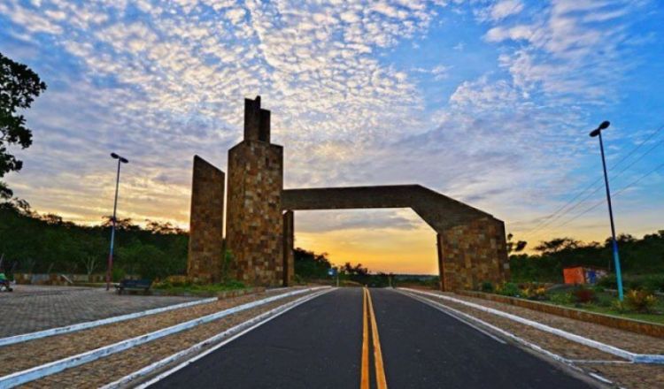 Portal de entrada na cidade de Castelo do Piauí. Foto: Juscel Reis
