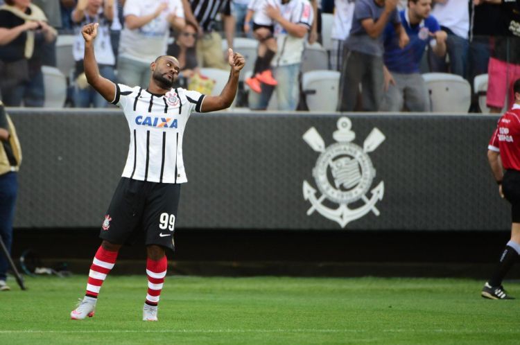 Love se achou no domingo e é esperança do Corinthians (foto: Djalma Vassão/Gazeta Press)