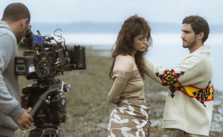 Maria Casadevall e Renato Góes em gravações de Os Dias Eram Assim feitas no Chile