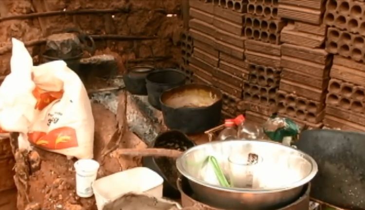 Panelas sem nada pra cozinhar. Cena fácil de ser encontrada em Guaribas-PI. Foto: Reprodução