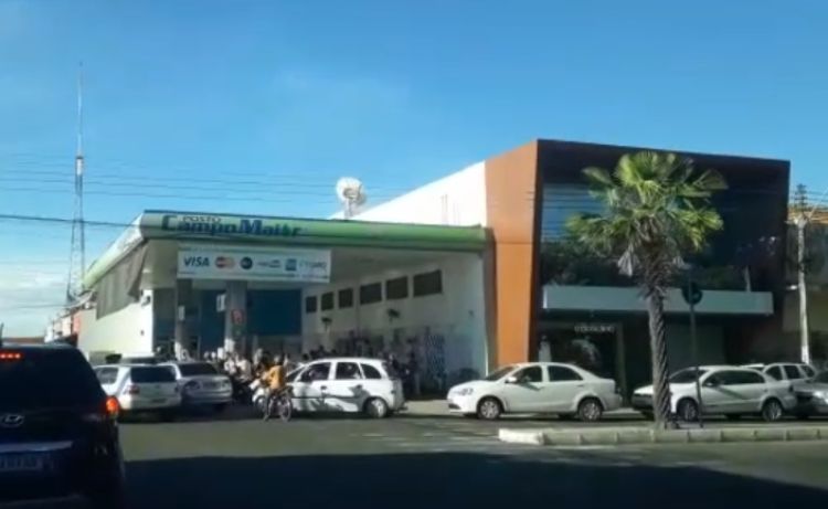 Fila registrada no Posto Campo Maior do centro de Campo Maior