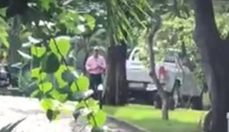 Ciro Nogueira aparece no pátio de sua residência, em Teresina, quando a PF chegou para fazer buscas. Com informações do G1. Foto: Portal AZ